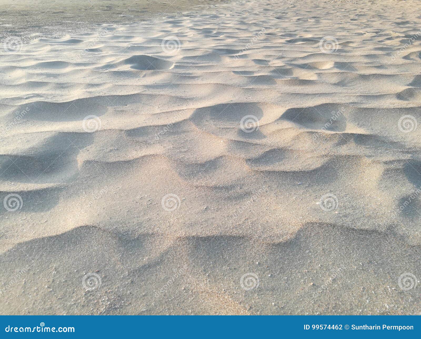 Zandige Textuur Van Grijs Zand Op Het Strand Stock Foto - Image of strand, woestijn: 99574462