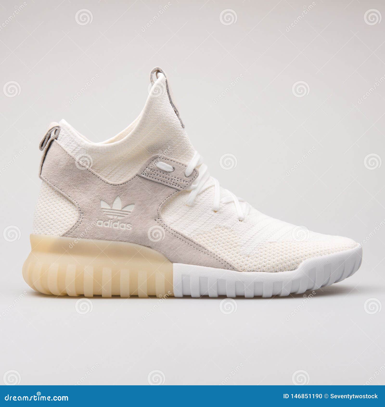 Zapatilla De Blanca Tubular De X PK Imagen editorial - Imagen de adidas, calzado: