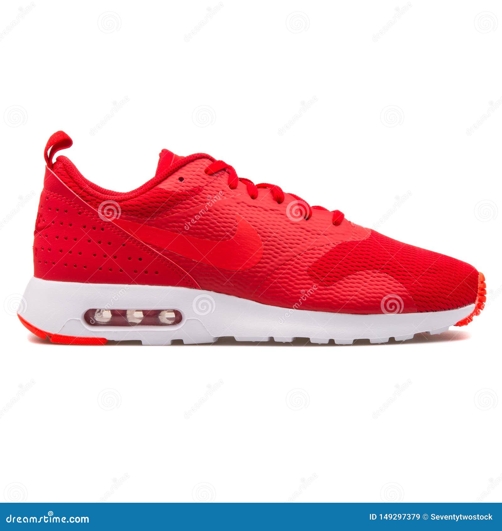 Zapatilla De Deporte Roja De Nike Air Max Tavas de archivo editorial - Imagen de accesorios, fondo: 149297379