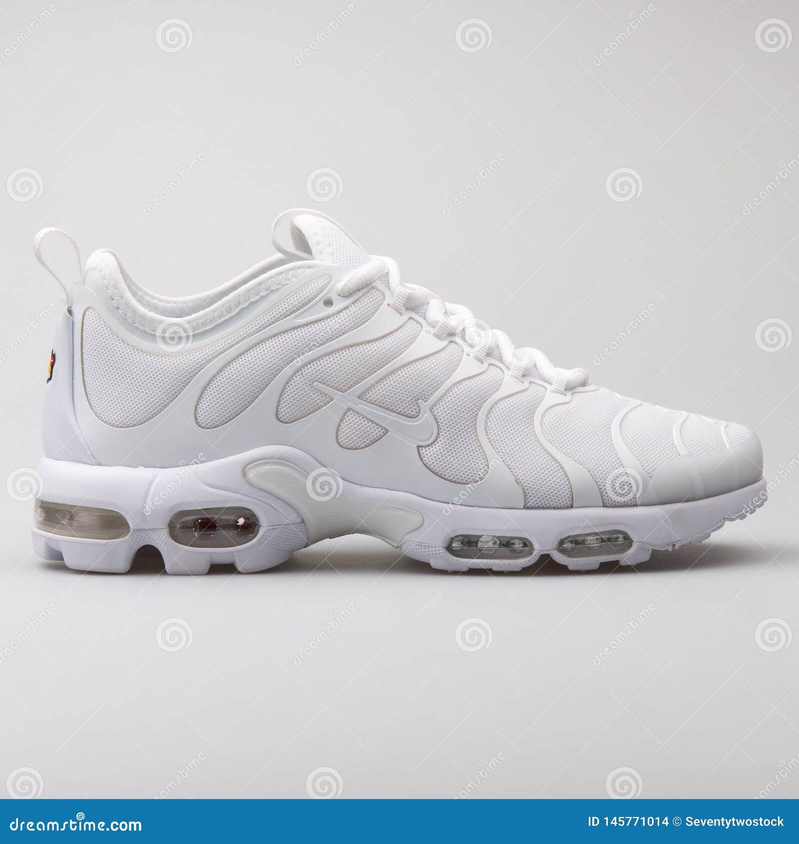 Zapatilla De Deporte Ultra Blanca Nike Air Max Plus TN Imagen de archivo editorial - Imagen de equipo, deportes: 145771014