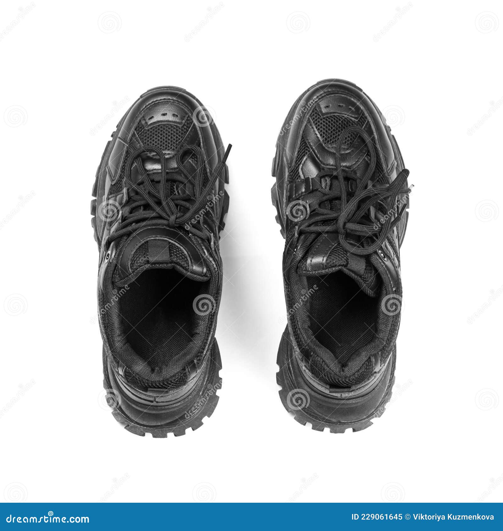 Zapatillas De Correr Negras. Cerrar. Aislado En Fondo Blanco Imagen de archivo - Imagen de corrida, fondo: