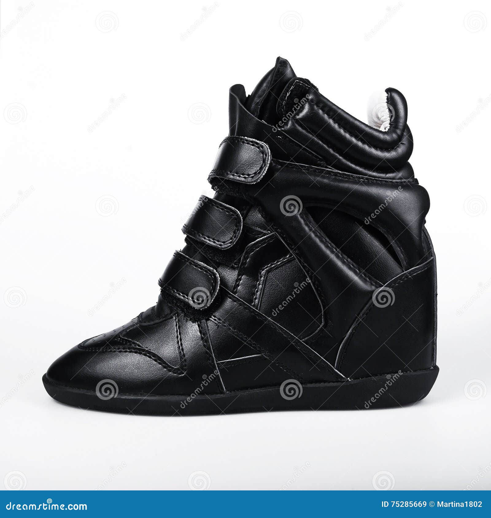 zapatillas negras de moda