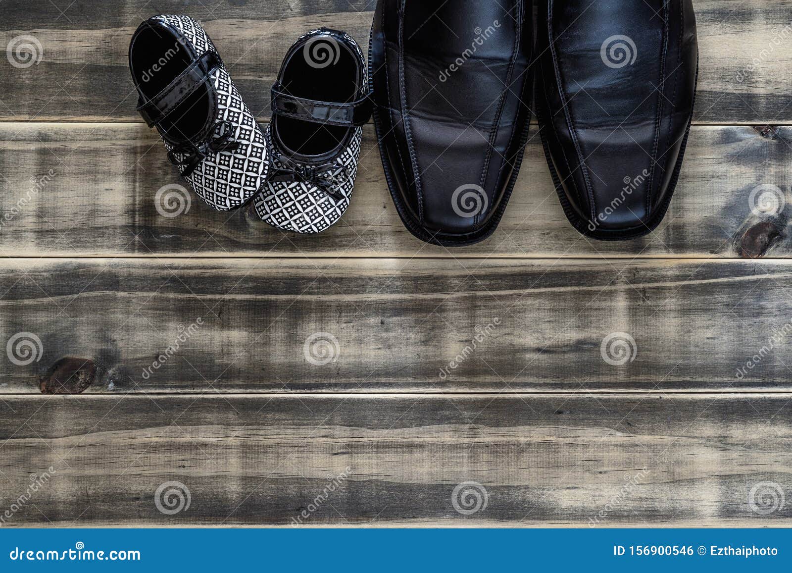 zapatillas negras de cuero para niños