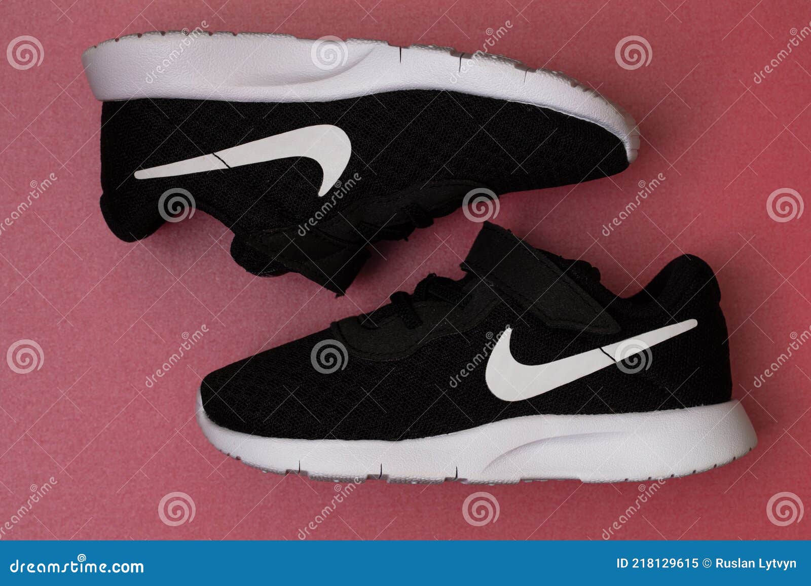 Nike Tanjun Tdv Niños Imagen editorial Imagen de calzado, actividad: 218129615