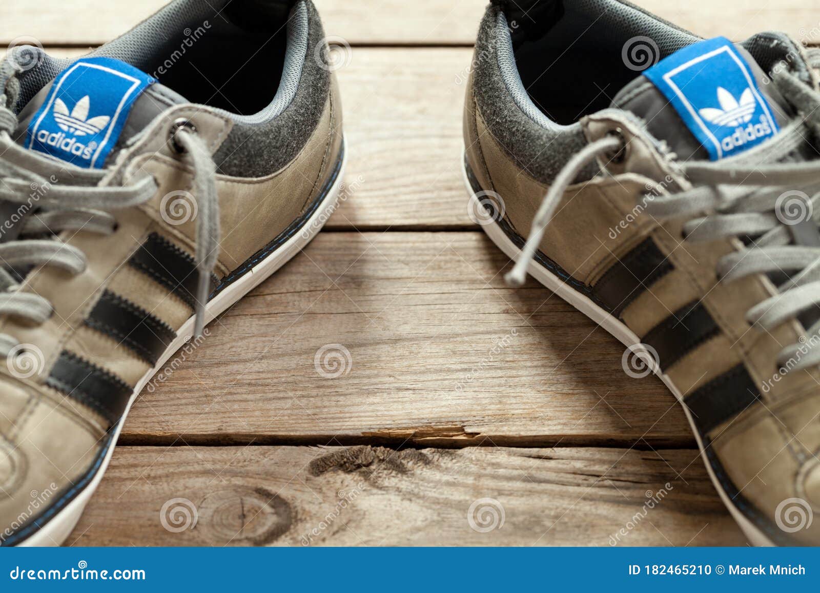 Zapatos adidas usados imagen editorial. Imagen de manera - 182465210