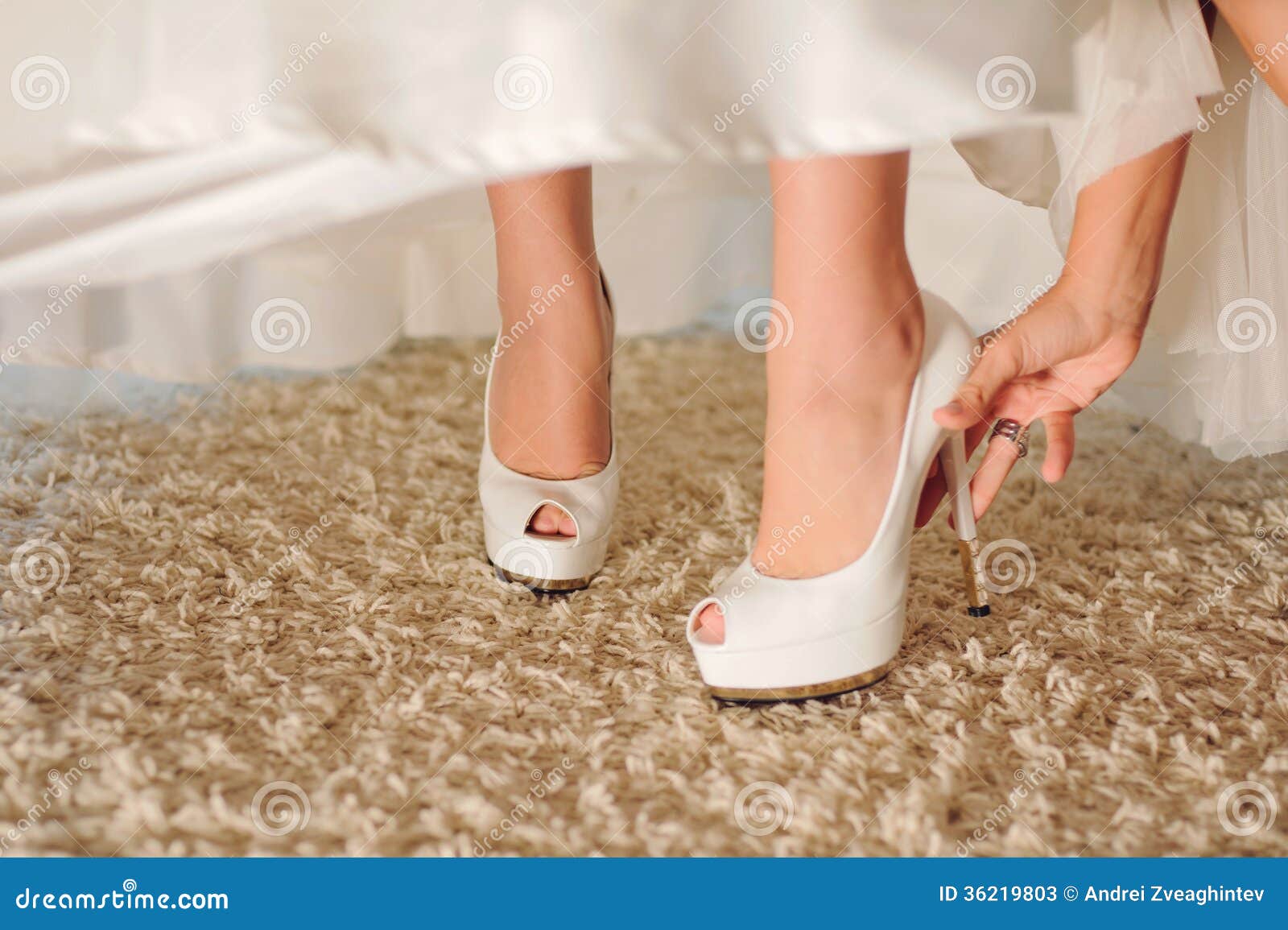 zapatos blancos altos para novia