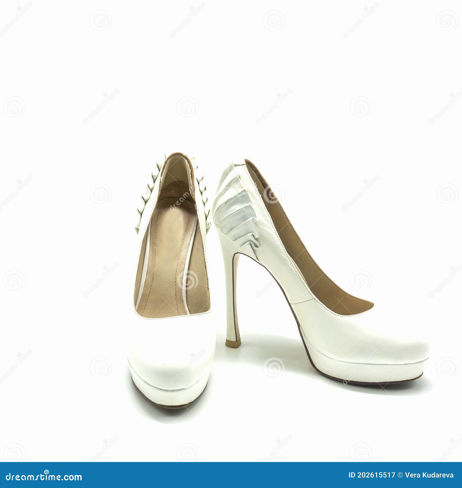 Zapatos Blancos Para Mujeres Con Tacones Altos Y Plataforma de archivo - Imagen cuero, alto: 202615517
