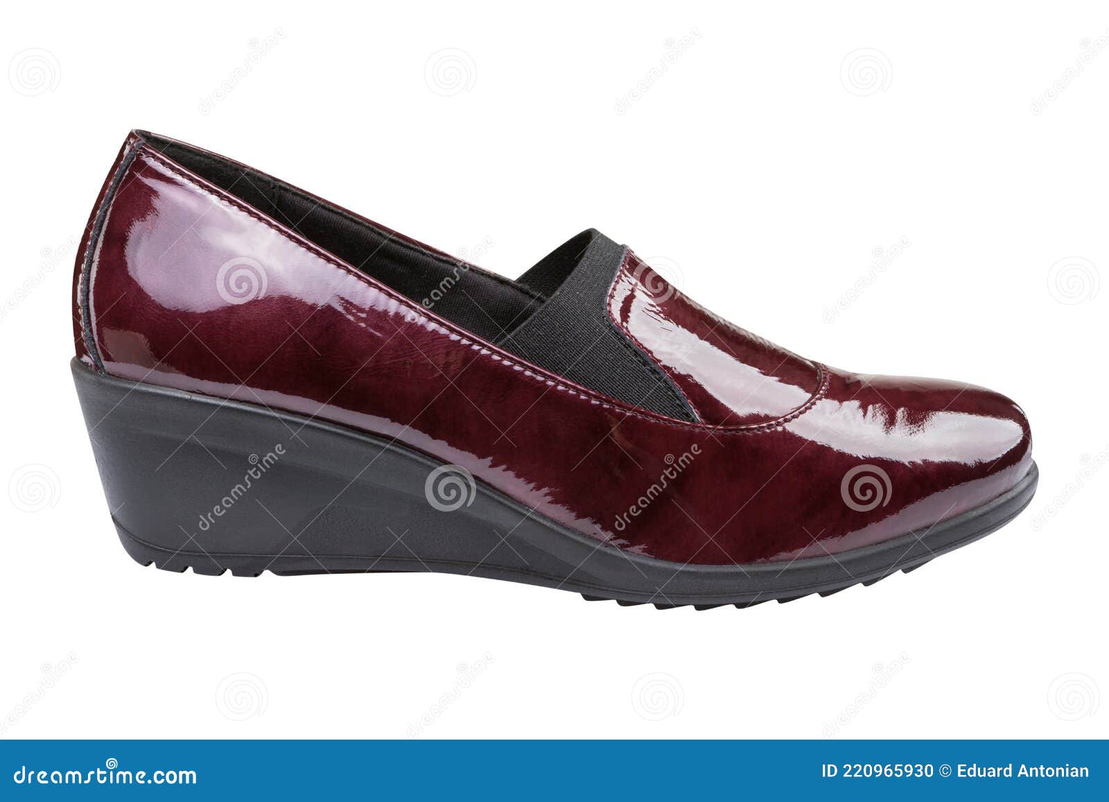 Zapatos De Charol Burdeos Para Con Tachuelas Sobre Fondo Blanco Foto de archivo - Imagen estudio, elegancia: 220965930