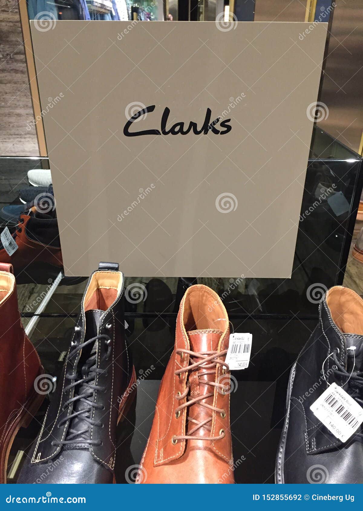 Zapatos de Clarks editorial. Imagen de alameda
