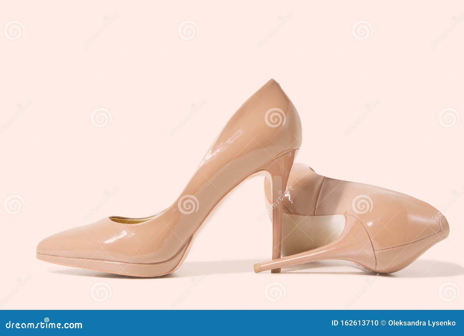 Zapatos De Mujer Los Tacones Altos Se Cierran Vista Superior La Moda Femenina Accesorios Para Damas Zapato Formal Cas de archivo - Imagen de primer, fondo: 162613710