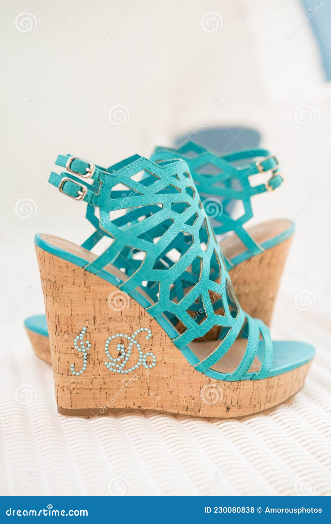 Zapatos De Corcho Azul Foto de archivo - Imagen de sandalia, hebillas: 230080838