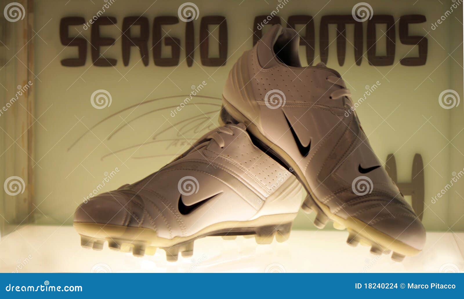 Afilar No autorizado Silenciosamente Zapatos de Sergio Ramos imagen de archivo editorial. Imagen de zapato -  18240224