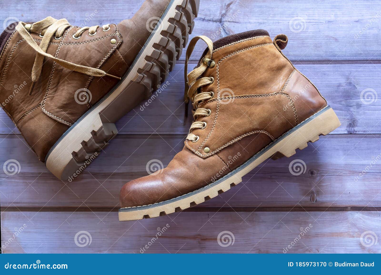 Ficticio creencia Tristemente Zapatos Elegantes Para Hombres De Cuero Marrón O Botas De Senderismo Foto  de archivo - Imagen de escalada, persona: 185973170