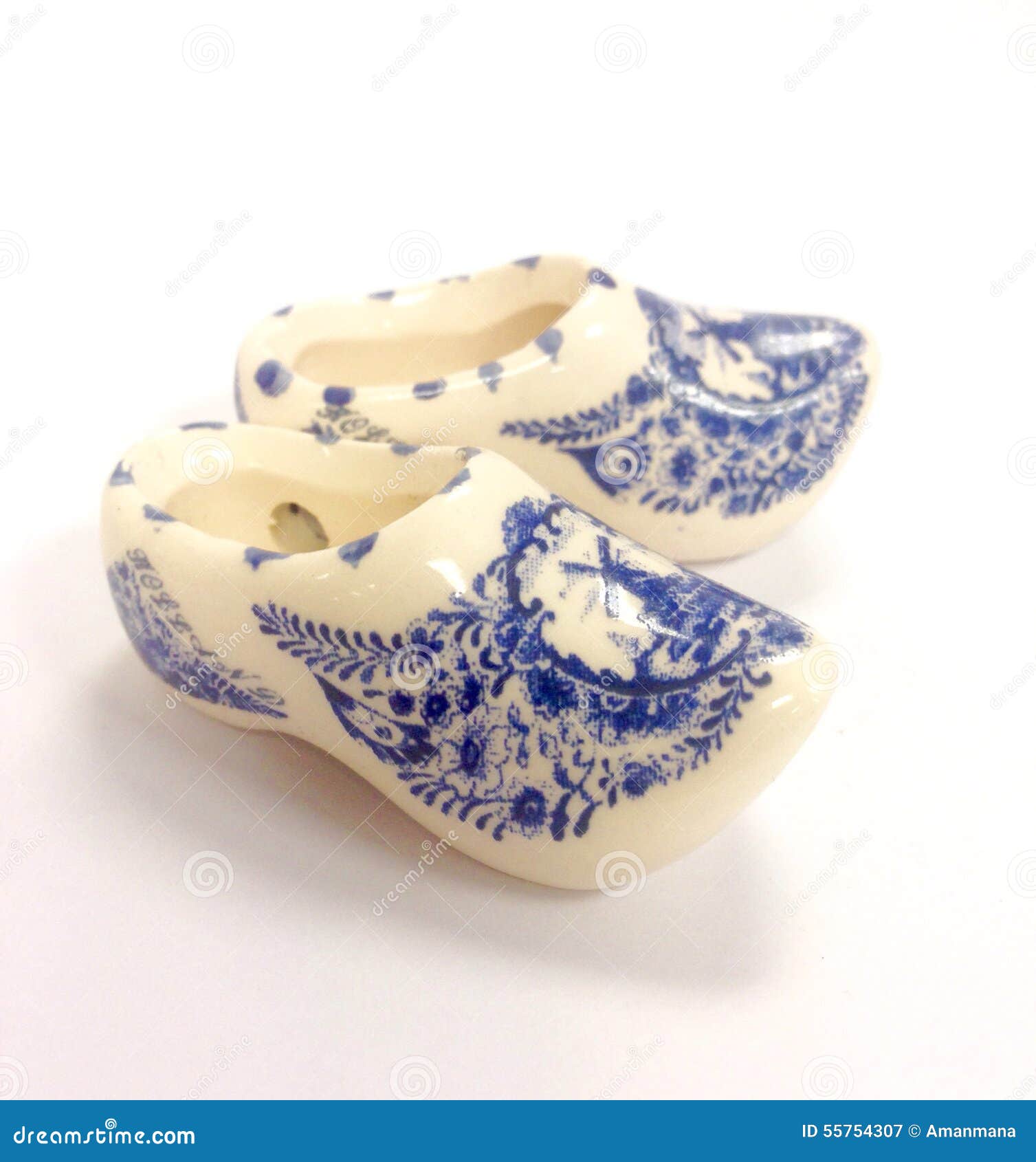 Zapatos Holandeses Tradicionales Imagen de archivo Imagen de tallado, holandés 55754307