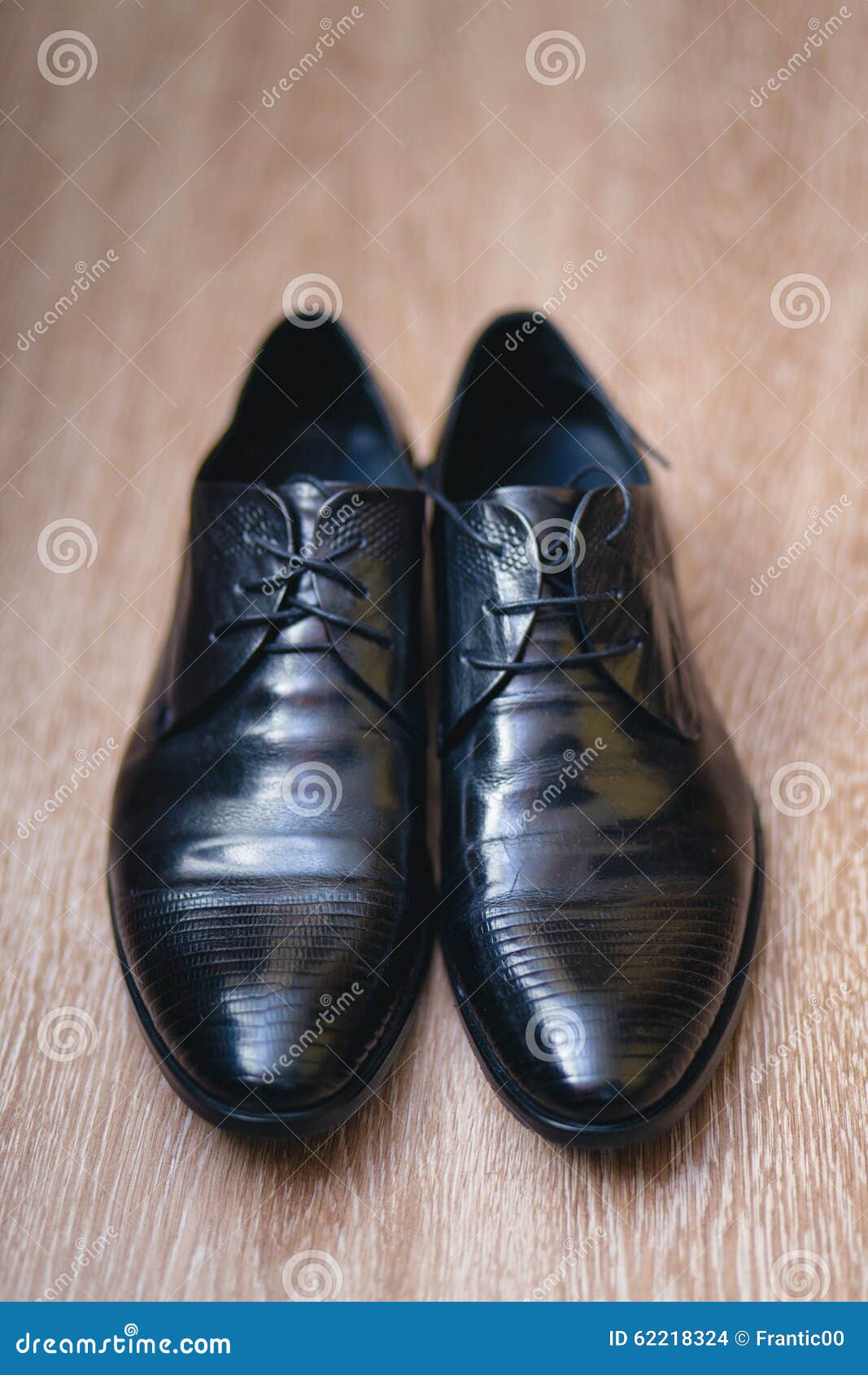 Zapatos Negros Para Hombre De Moda En Un Piso Foto de archivo - Imagen de  tradicional, convencional: 62218324