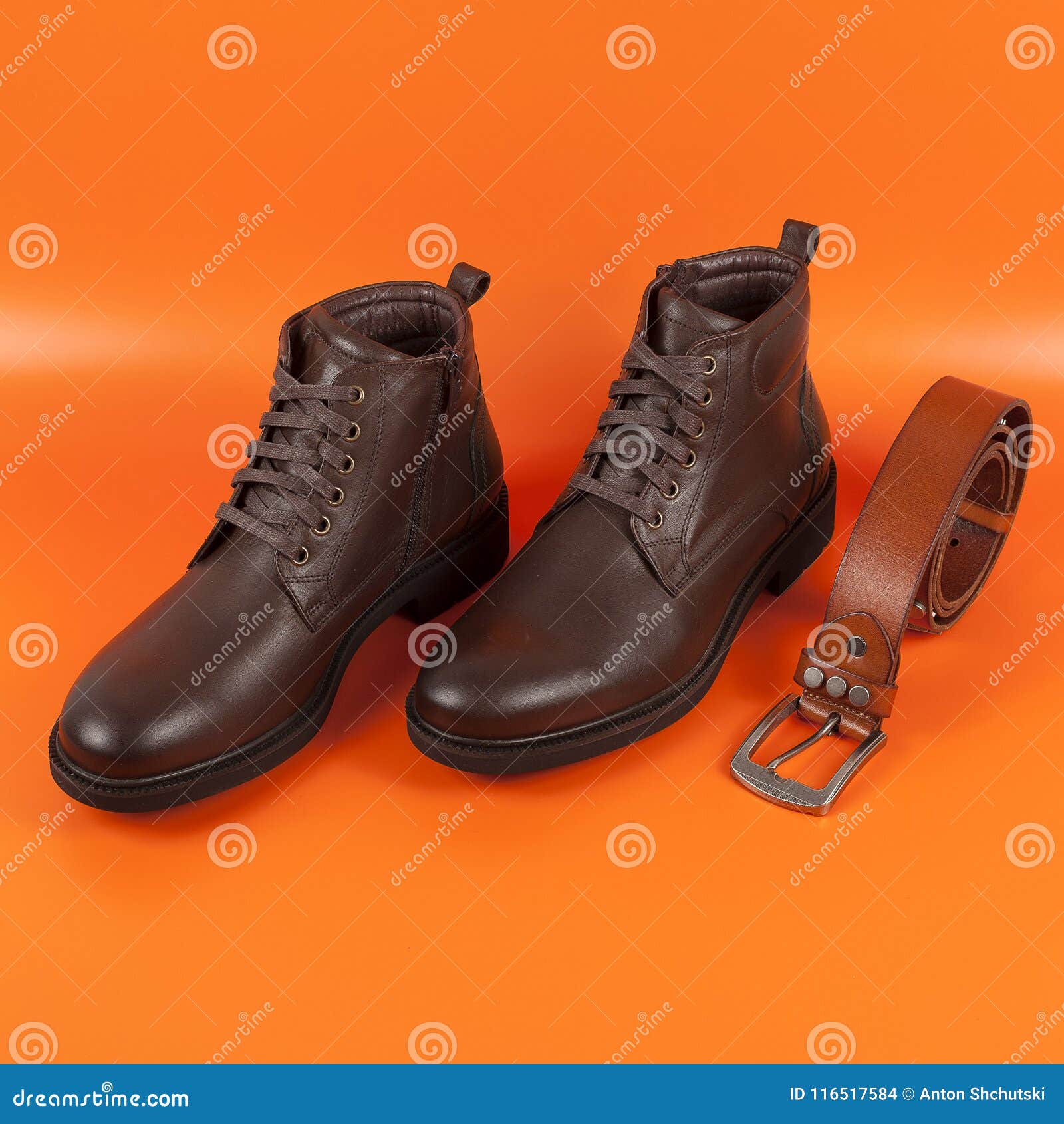 mercado Hornear esta ahí Zapatos Para Hombre De La Moda, Diseño Casual En Un Fondo Anaranjado Foto  de archivo - Imagen de negocios, barco: 116517584