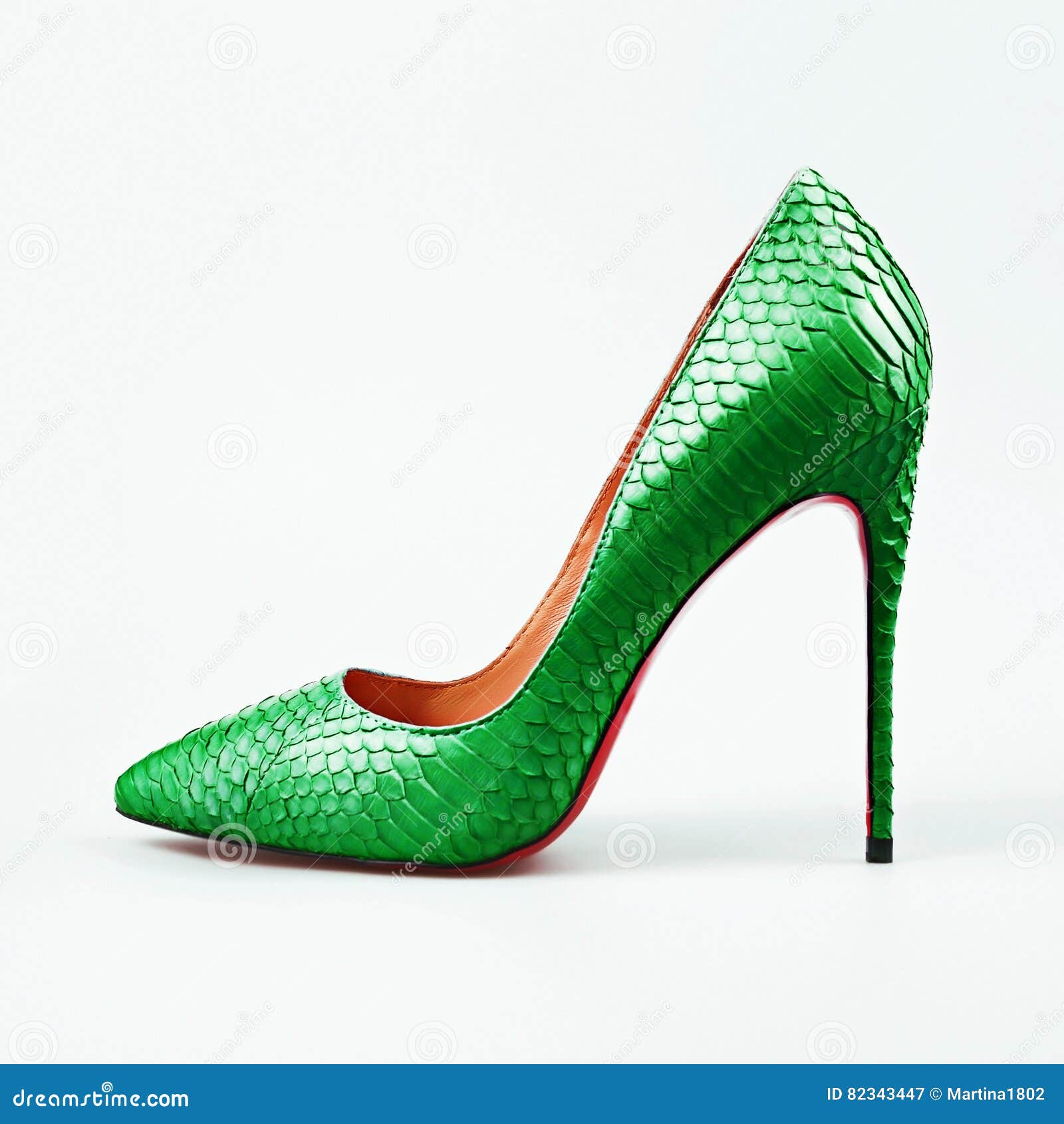 Zapatos Verdes De Las Mujeres Del Tacón Alto Imagen de archivo - Imagen de 82343447