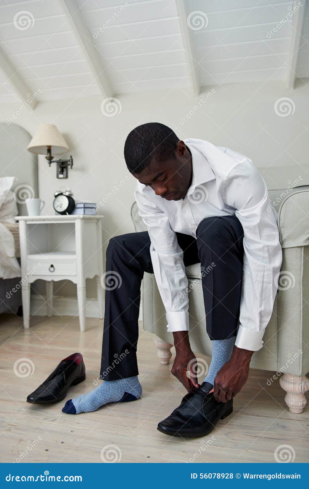 Zapatos Y Hombre De Negocios De Los Calcetines Foto de archivo - Imagen de  listo, empresario: 56078928