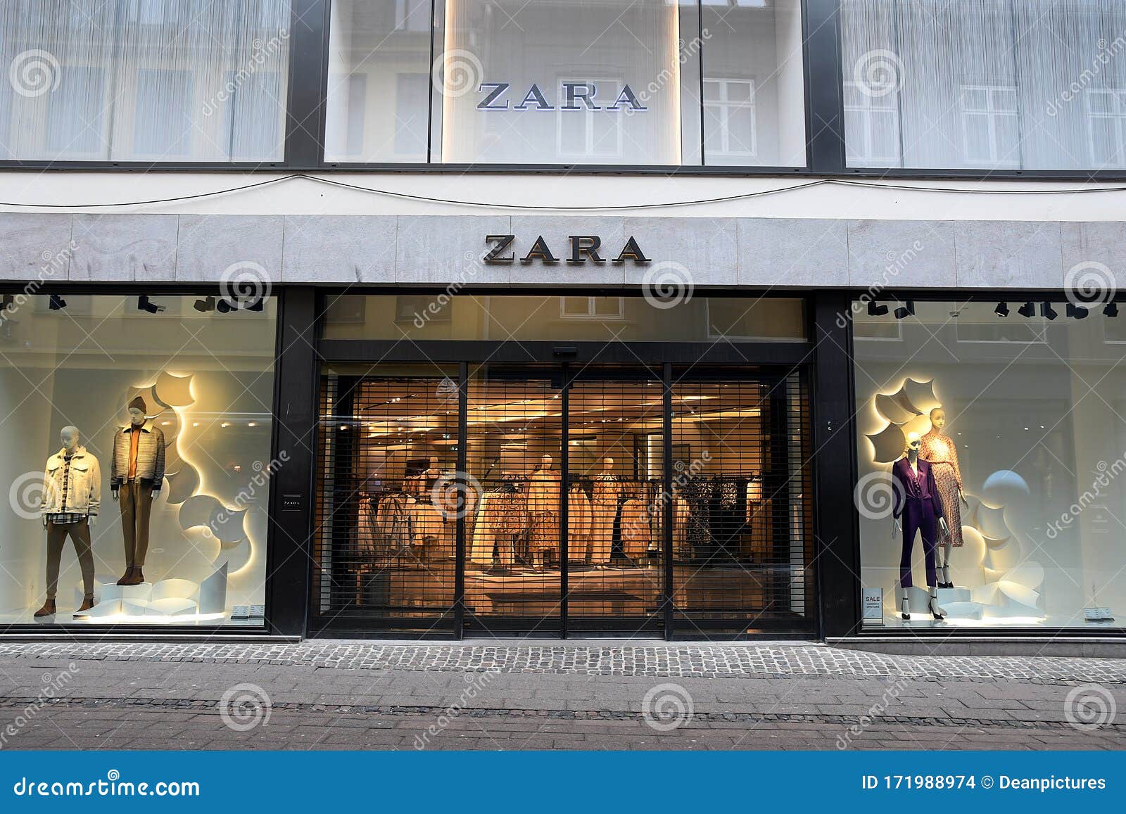 Panda Ledningsevne helbrede Zara Spanish Retail Stre Om Strieget in Copenhagen, Denmark Editorial Stock  Image - Image of travel, copenhagen: 171988974