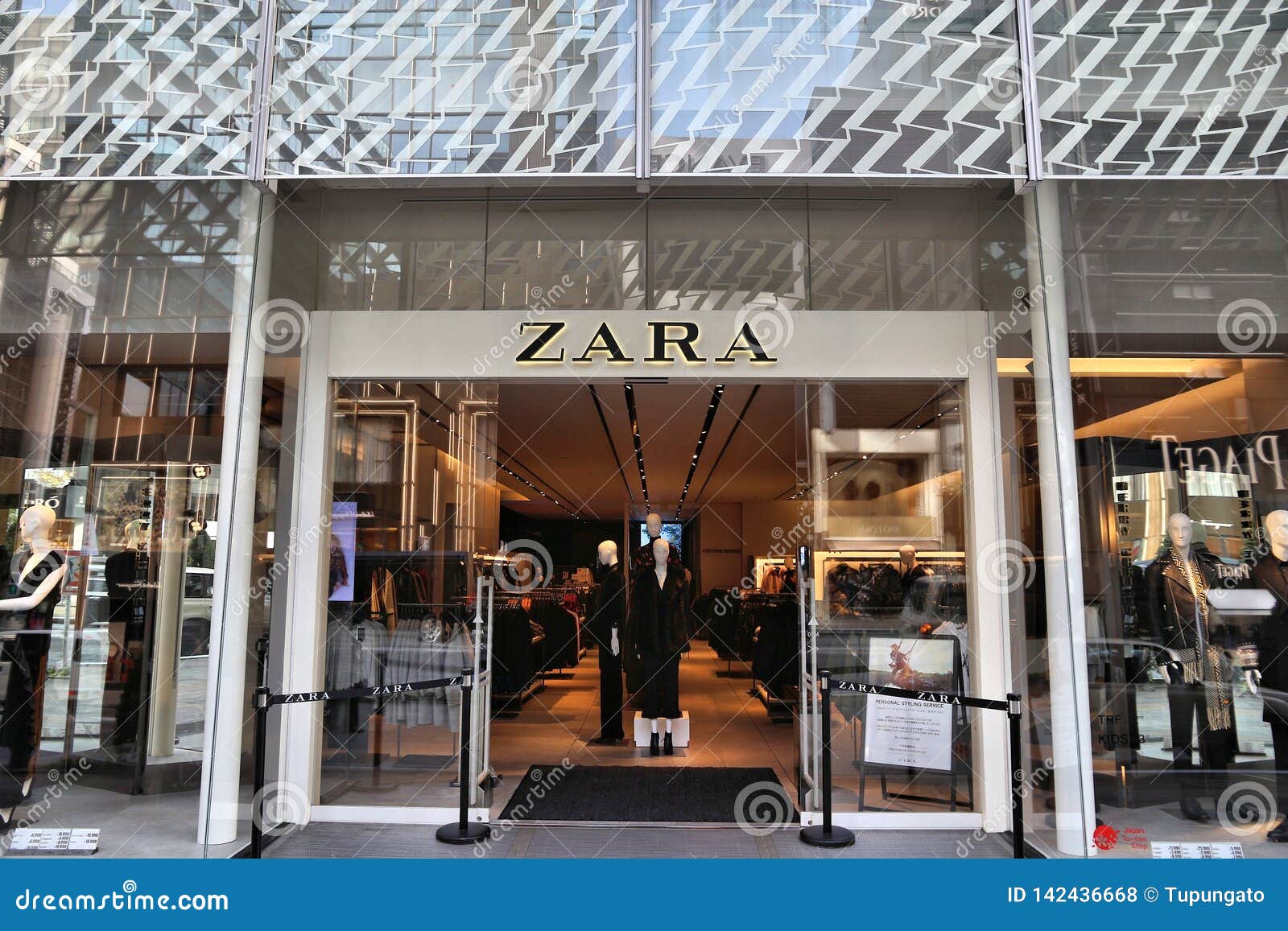 Zara in Tokyo editorial stock photo. Image of vibrant - 142436668