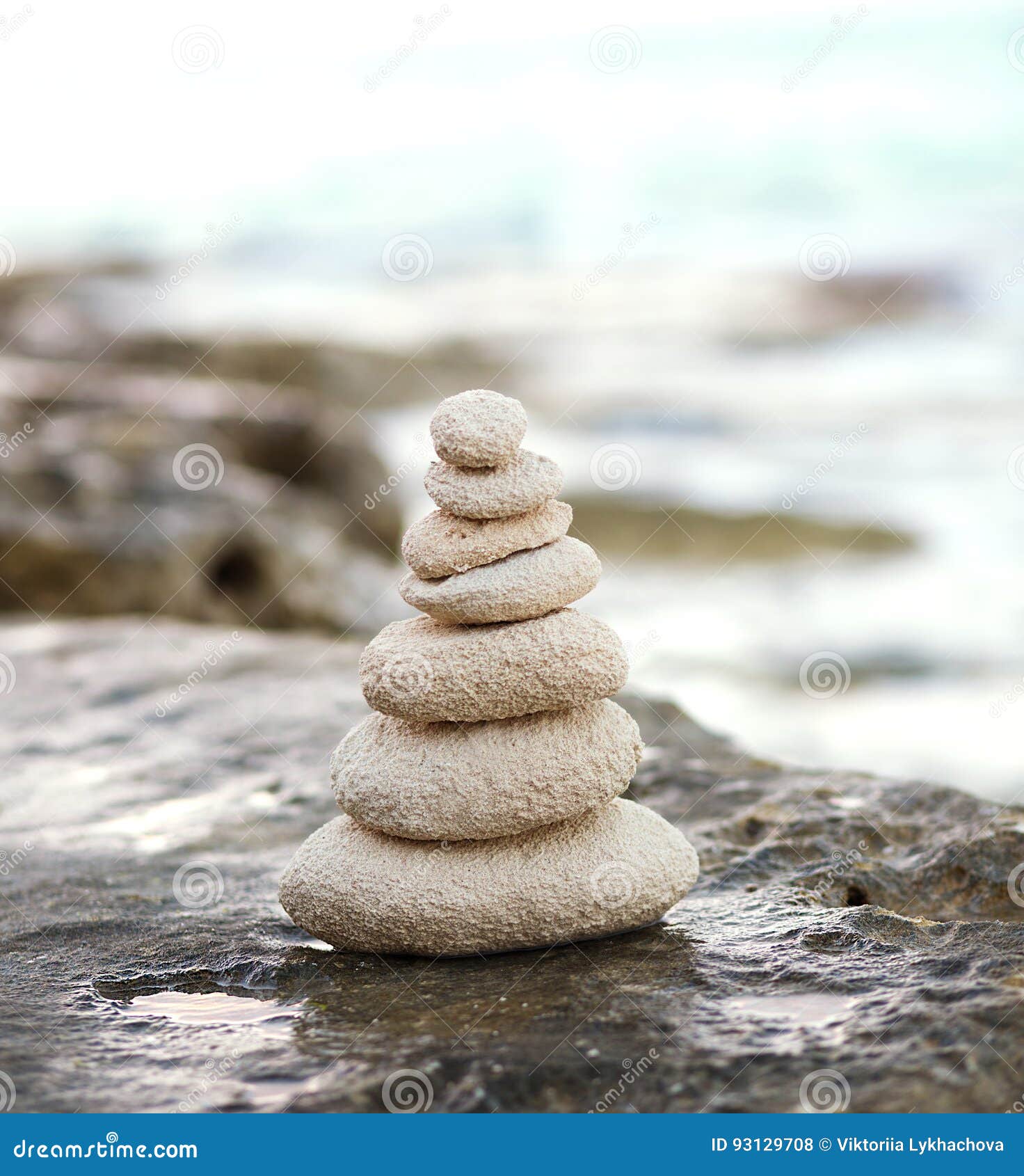 Zensteine Hintergrundozean Sehen Setzen Fur Die Perfekte Meditation Stockfoto Bild Von Sehen Setzen