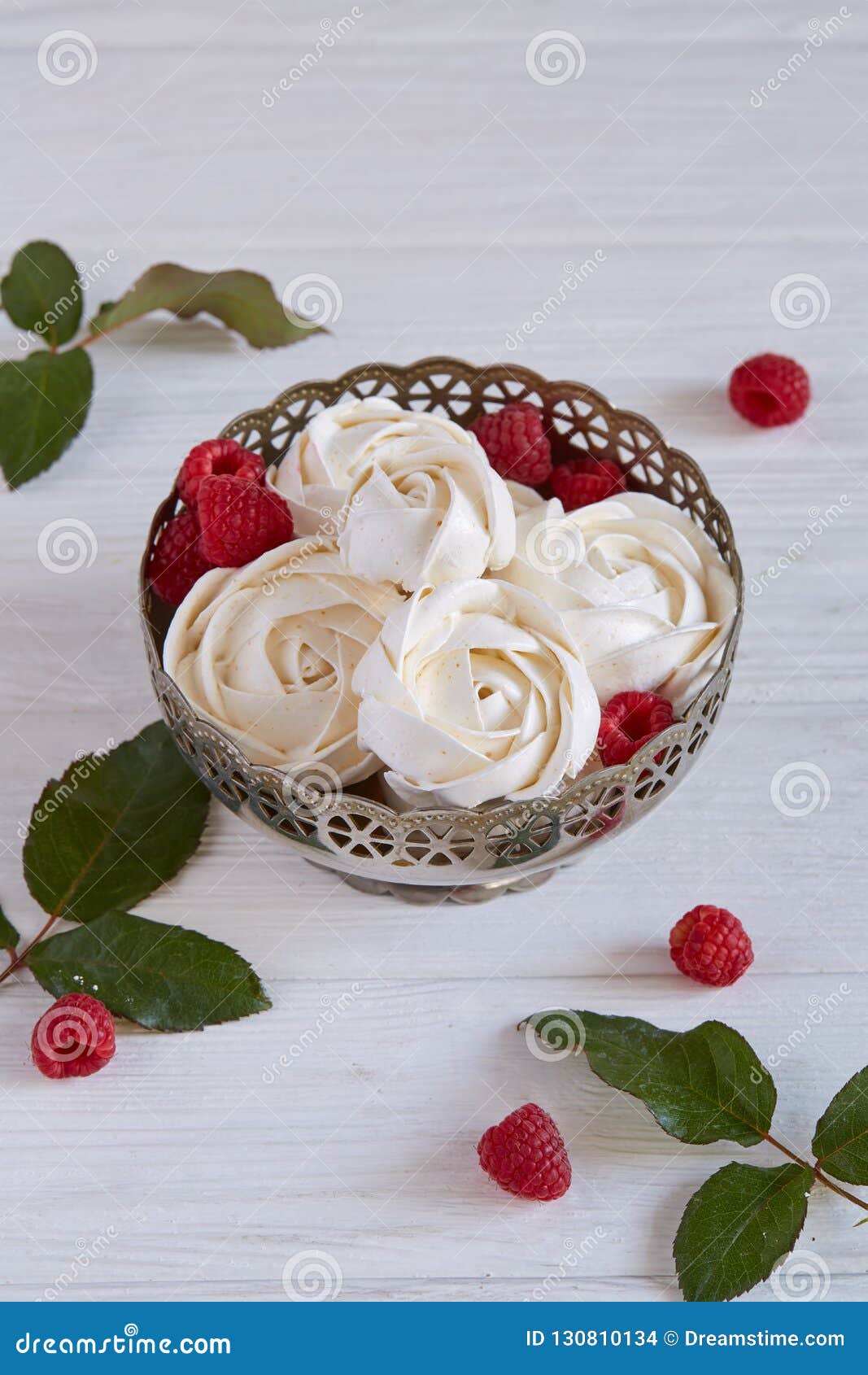 zephir roses with raspberry in steel plate