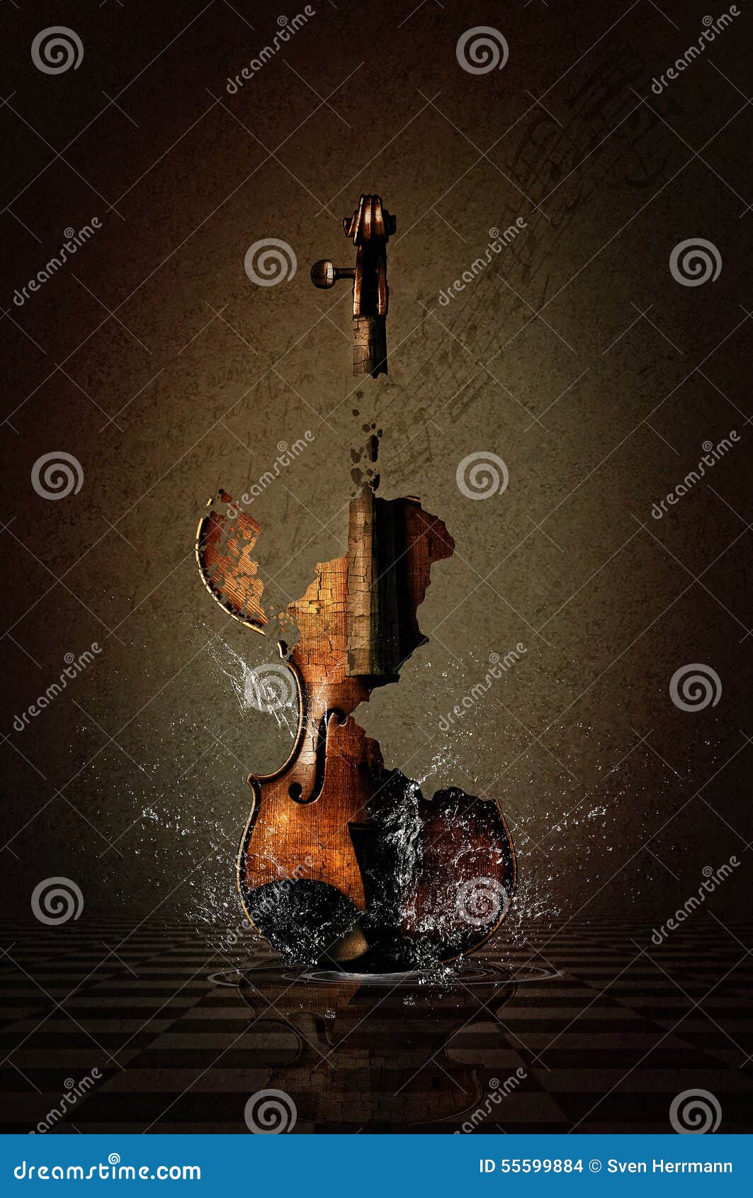 Zerbrochene Violine im Wasser. Surreales Bild der zerbrochenen Violine im Spritzwasser Mit musikalischem Hintergrund und dunkler Beleuchtung