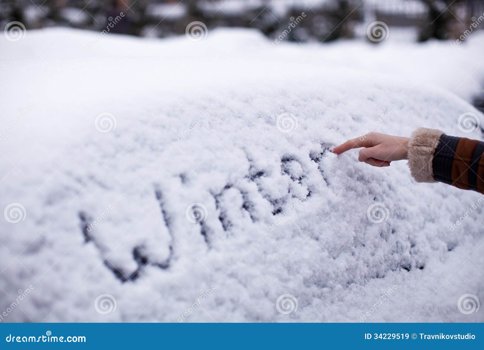 Помощь снежку. Надпись на снегу. Смайлик снег. Цветные реагенты на снегу.