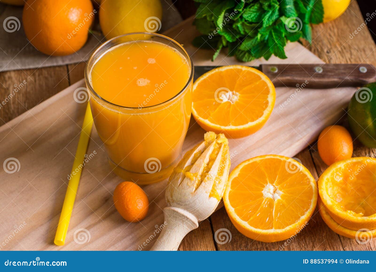 Zitrusfruchtorangenzitronen Kalken Cumquat, Frische Minze, Bohrwerkzeug