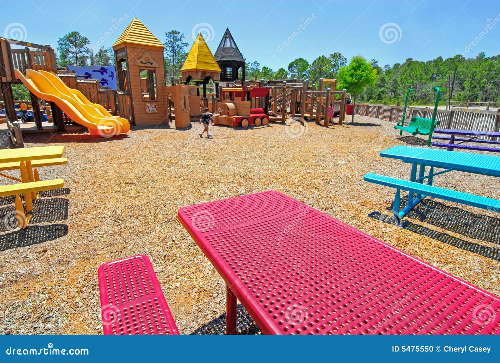 Zona Di Picnic Al Campo Da Giuoco Fotografia Stock