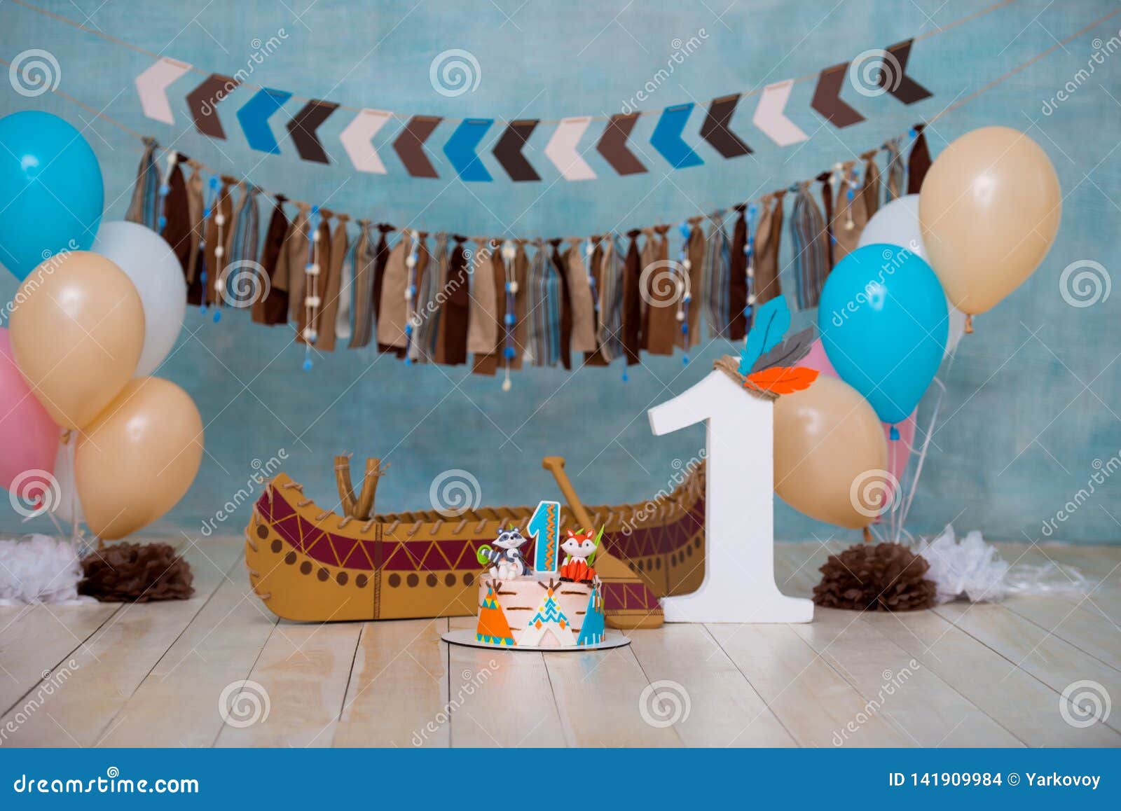 Zone Decoree De Photo Pour Le Chef D Apache D Indien De 1 An Avec Un Canoe Pour Une Partie D Enfants Premier Gateau D Anniversair Photo Stock Image Du Gateau Indien Zone Decoree De Photo Pour Le Chef D Apache D Indien De 1 An Avec Un Canoe Pour Une Partie D Enfants Premier Gateau D Anniversair Photo Stock Image Du Gateau Indien