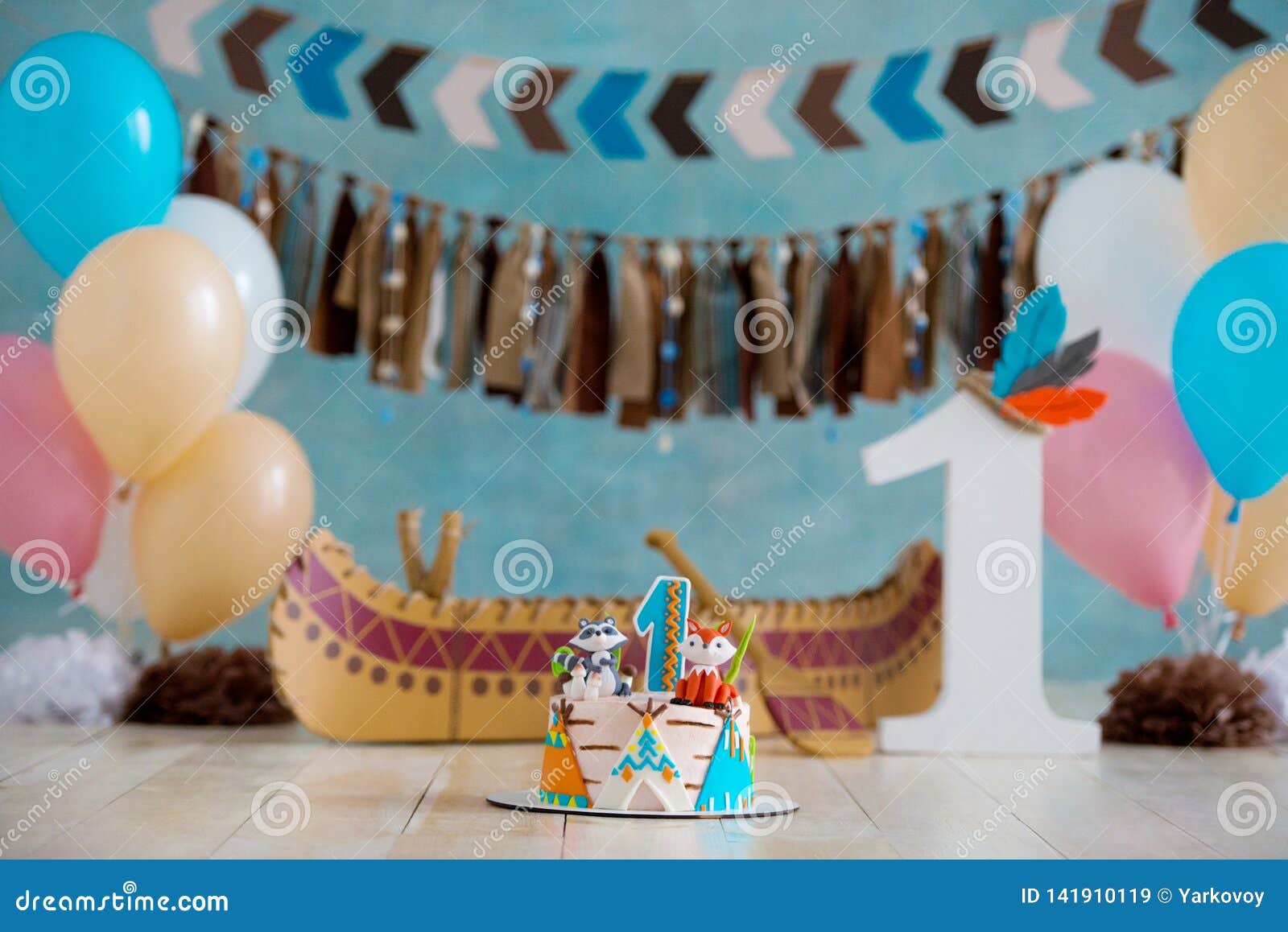 Zone Decoree De Photo Pour Le Chef D Apache D Indien De 1 An Avec Un Canoe Pour Une Partie D Enfants Premier Gateau D Anniversair Image Stock Image Du Halloween Heureux Zone Decoree De Photo Pour Le Chef D Apache D Indien De 1 An Avec Un Canoe Pour Une Partie D Enfants Premier Gateau D Anniversair Image Stock Image Du Halloween Heureux
