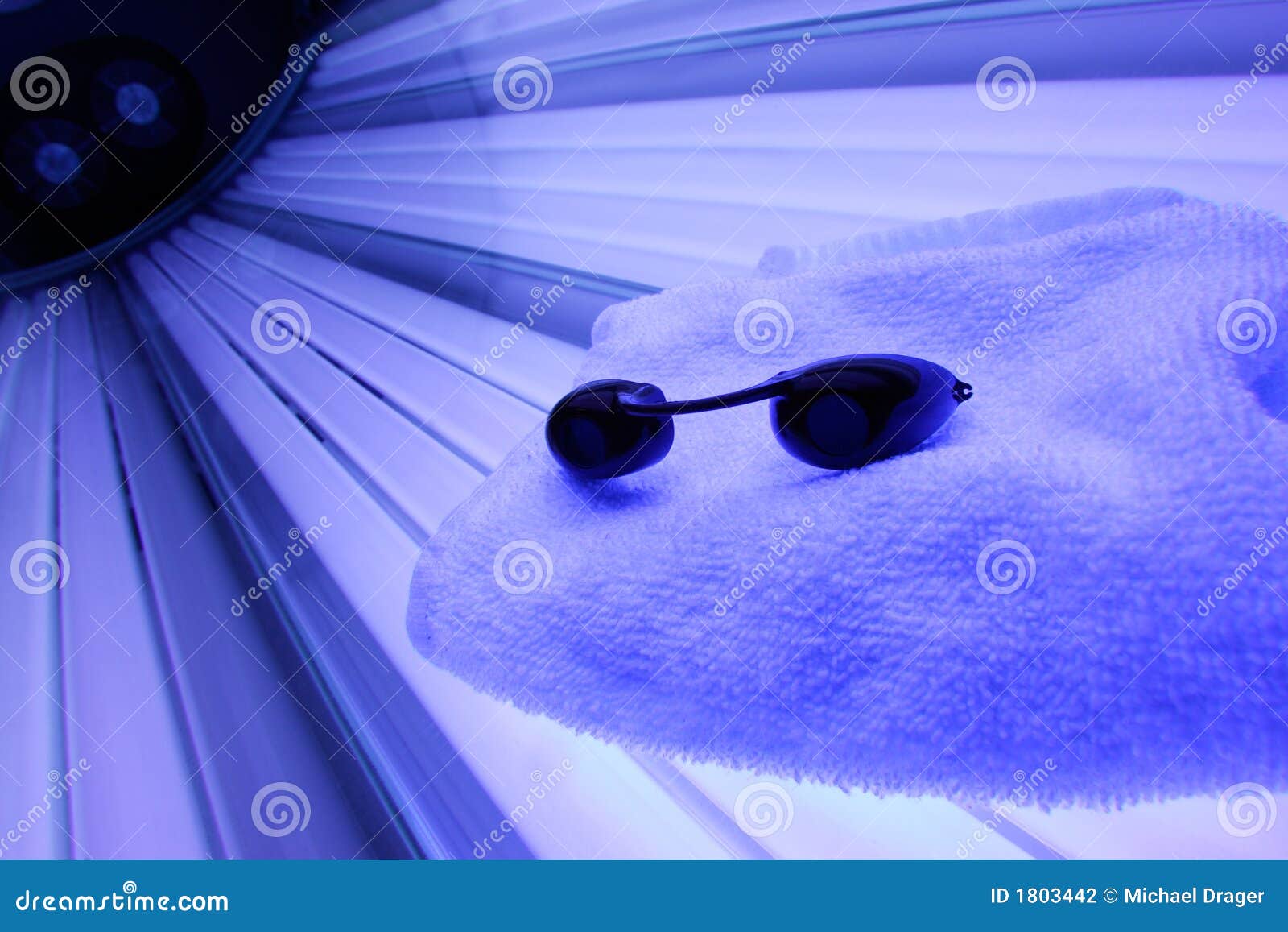 Zonnebank stock foto. Image of zweet, heet, ventilators 1803442