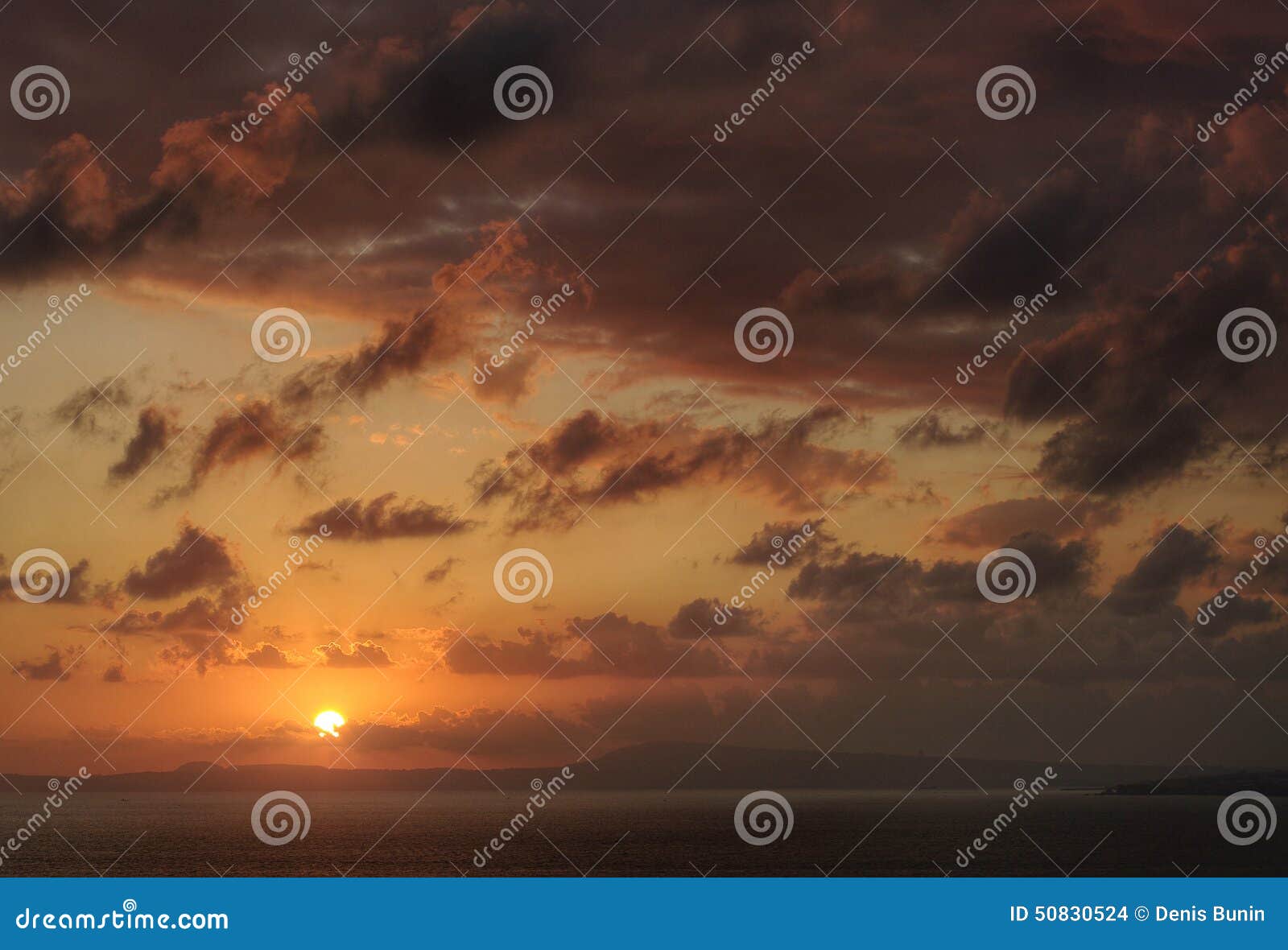 Zonsondergang bij de baai van Napels. Baai o Napels Zonsondergang Thyrreense Zee