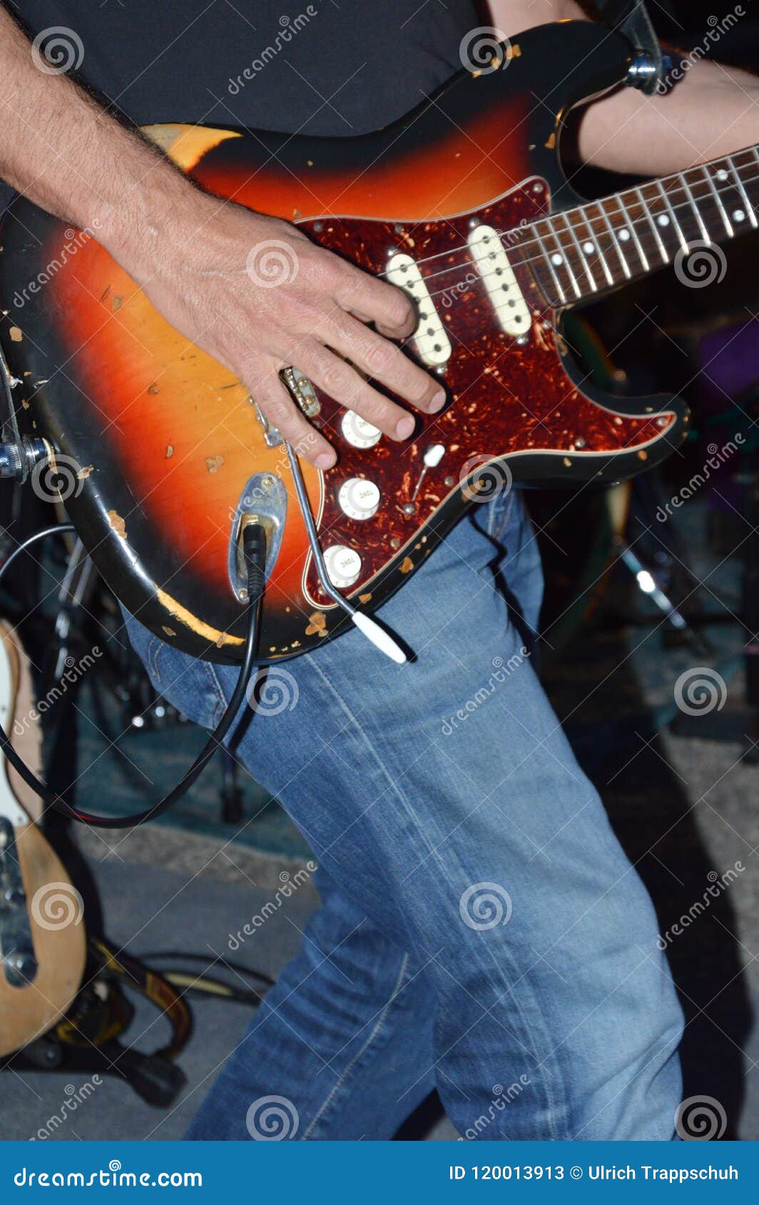 zoom on a electric guitar