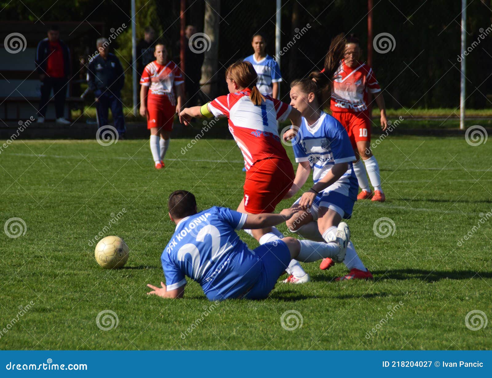 Zrenjanin Sérbia Feminista Do Futebol E Kolonija Kovin Fotografia Editorial  - Imagem de atividade, jogador: 218204027