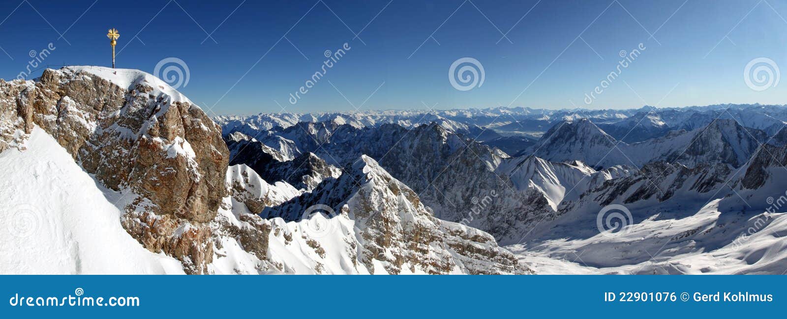 Zugspitze Panorama. Panorama schoss vom Gipfel von Zugspitze und von einer Ansicht über die Alpen