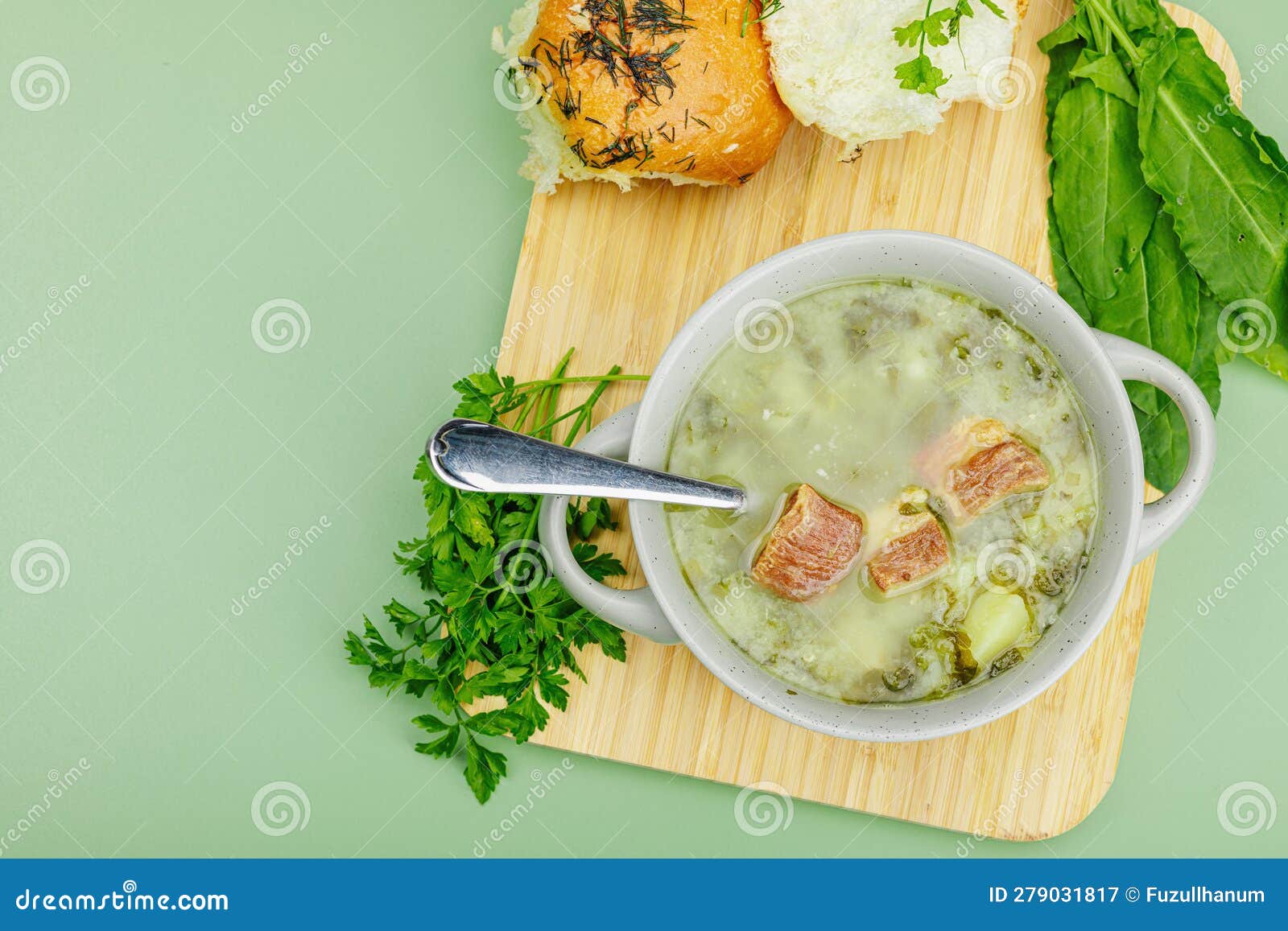 Zuppa Tradizionale Portoghese Venduta Con Forno Fresco. Piatto Di ...