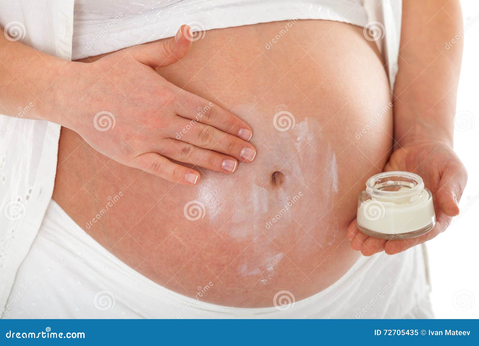 Zwangere Vrouw Met Room Tegen Striae Stock Afbeelding Afbeelding Bestaande Uit Tummy Anticiperen 72705435