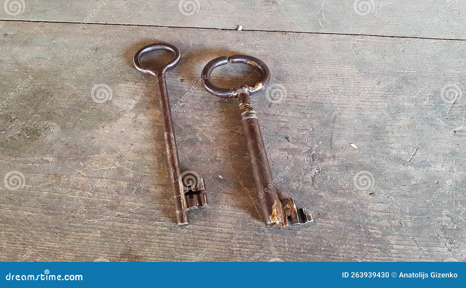 Zwei Große Alte Schlüssel Aus Einer Alten Scheune Auf Einem