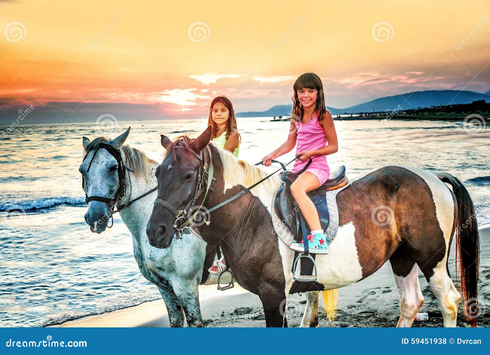 Riding sister. Сестрица на лошадях. Сёстры лошадей. Сестры и конь. Прокатись с сестрой на лошадках.