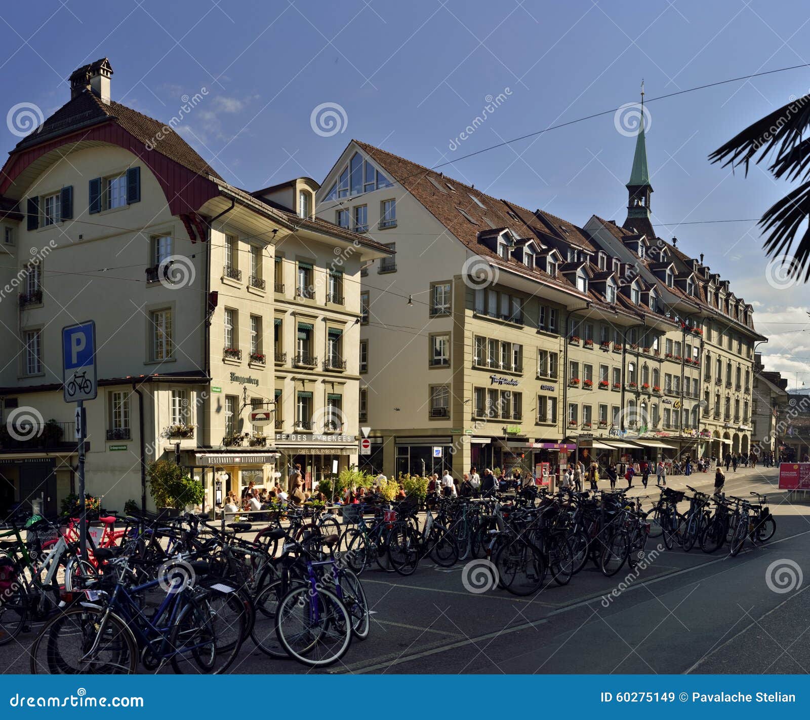 Zytglogge中心看法与自行车停车处的从联合国科教文组织伯尔尼城市 瑞士