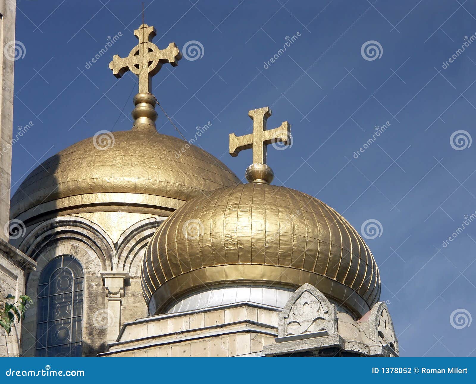Złoty ortodoksyjny kopuły. Założenia Bulgari byzantine kopuły katedralne złoty nowoczesny styl ortodoksyjny Warny
