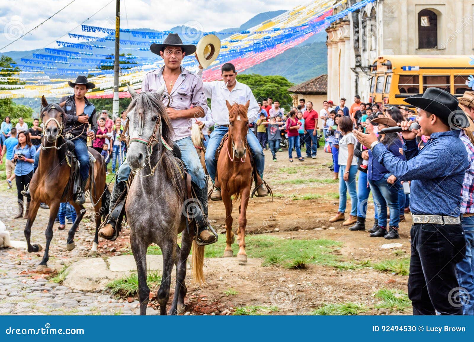 À Cheval Cowboys Dans Le Village, Guatemala Image éditorial Image du