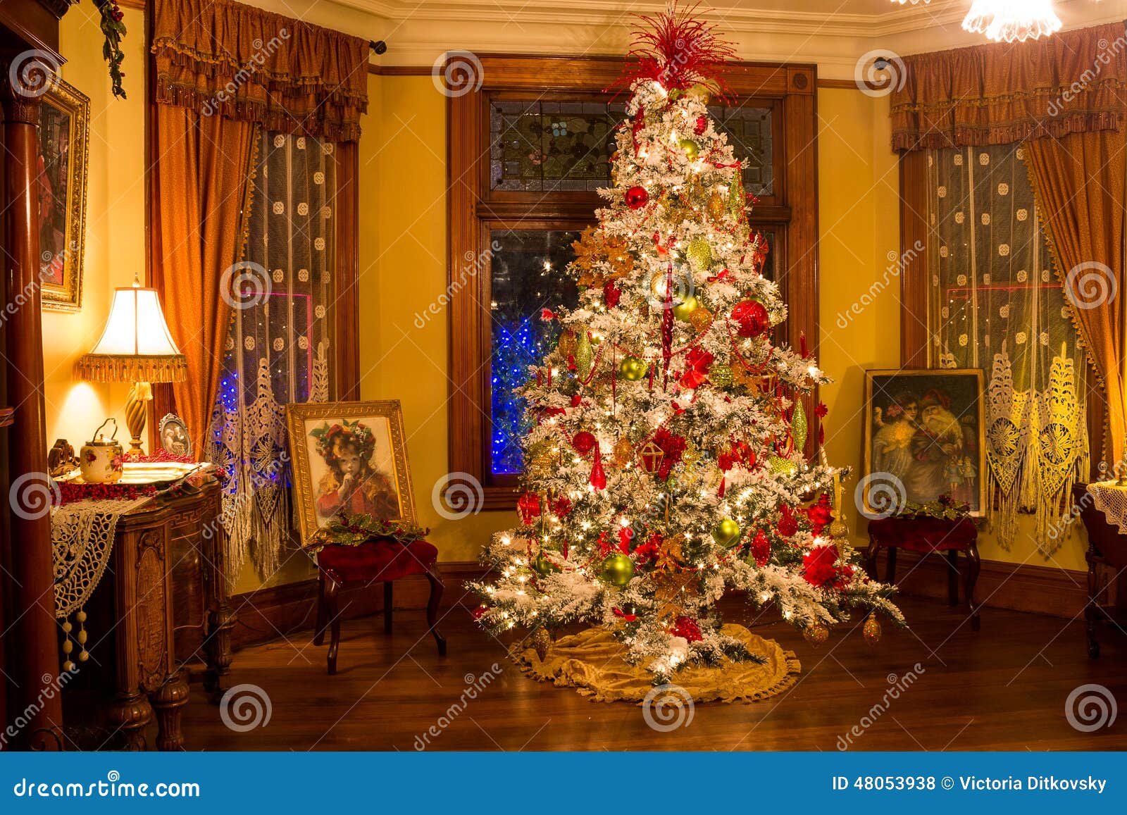 Árbol De Navidad Victoriano Del Estilo Foto de archivo editorial