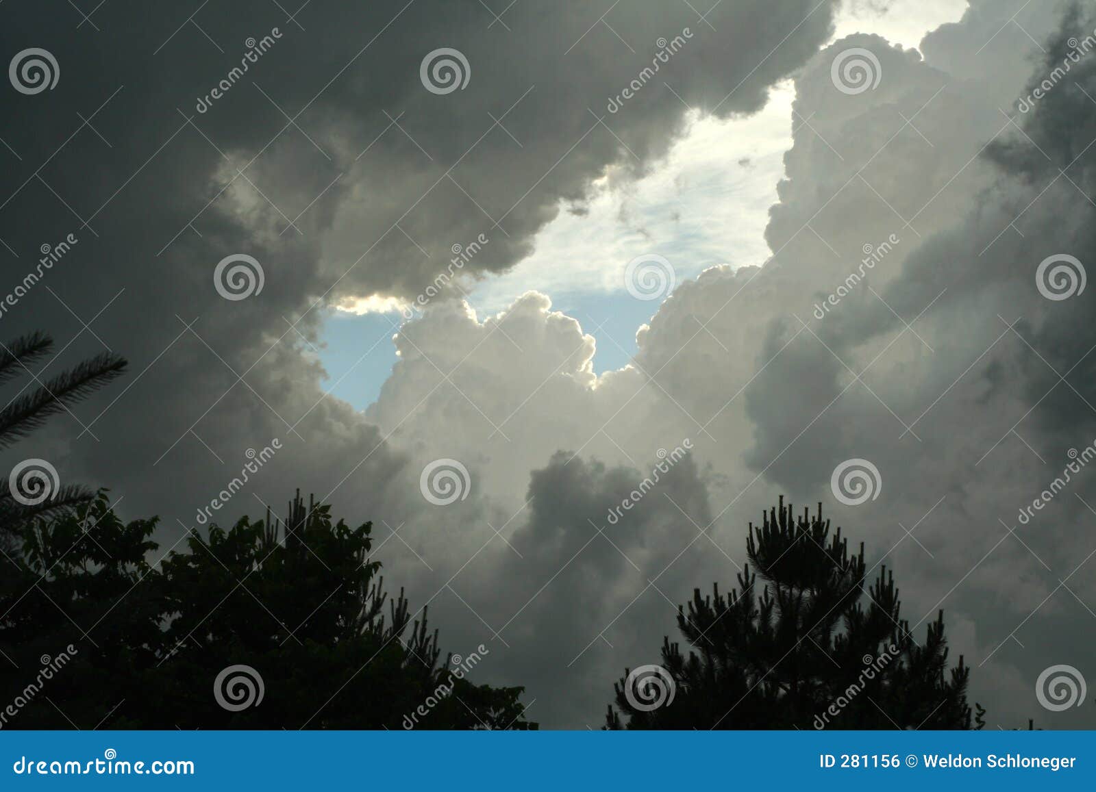 Änderung am Objektprogramm des Blaus. Erfassung der Sturmwolken; Änderung am Objektprogramm des blauen Himmels; Beatrice, Nebraska