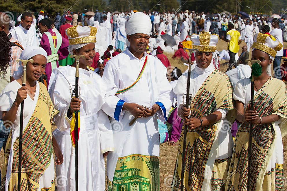 Äthiopische Leute, Die Traditionelle Kostüme Tragen, an Religiösem