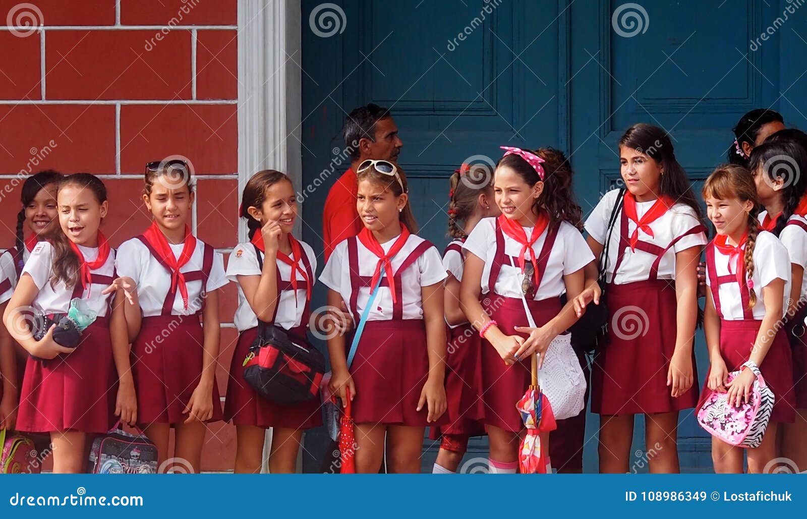 Écoliers Cubains Dans L'uniforme Image stock éditorial Image du