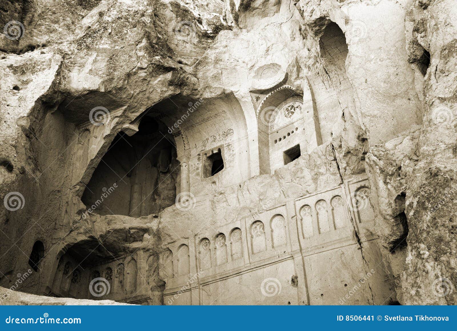 Sépia monochrome d'image de goreme d'église de caverne de cappadocia la quasi- a modifié la tonalité la dinde