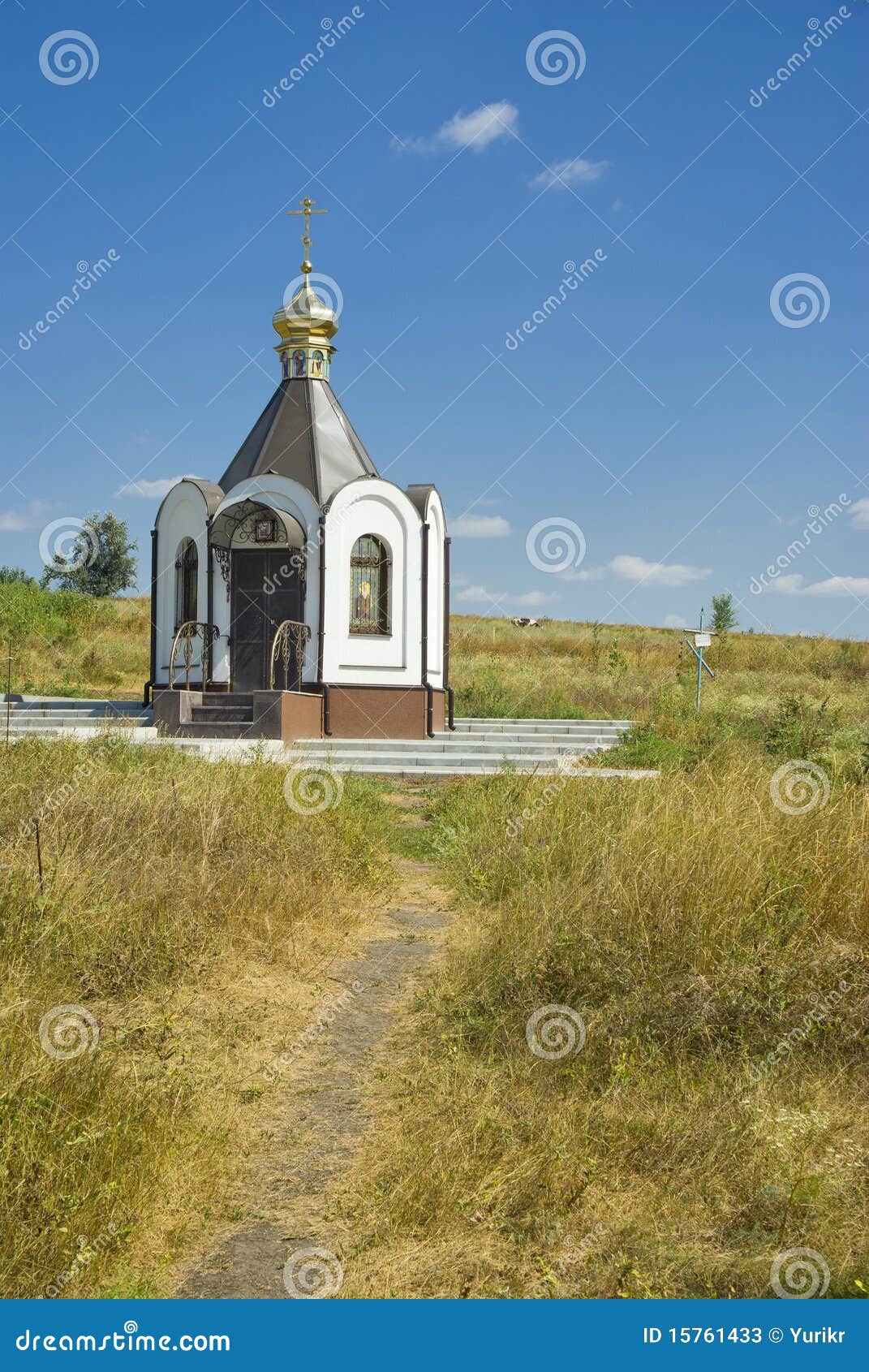 Église minuscule. Une église minuscule dans un petit village ukrainien.